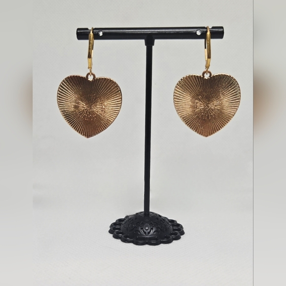 Gold Tone Black & White Heart Earrings – M5 Design with Pearl Detail - Picture 5 of 5